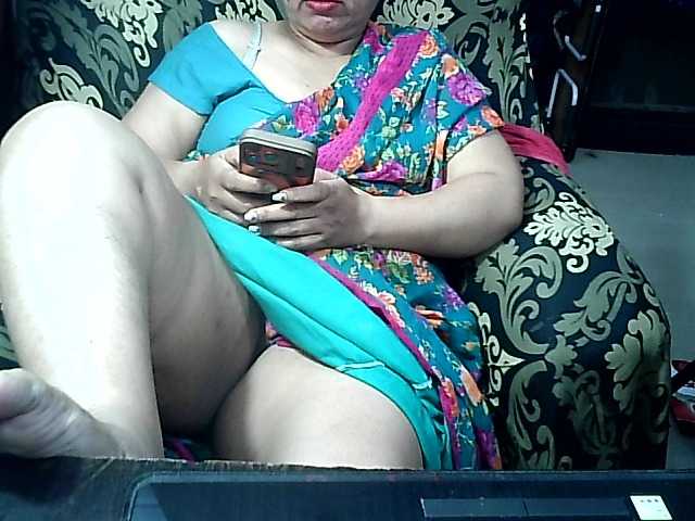 Indianbhabhimilf40 live cam on BongaCams