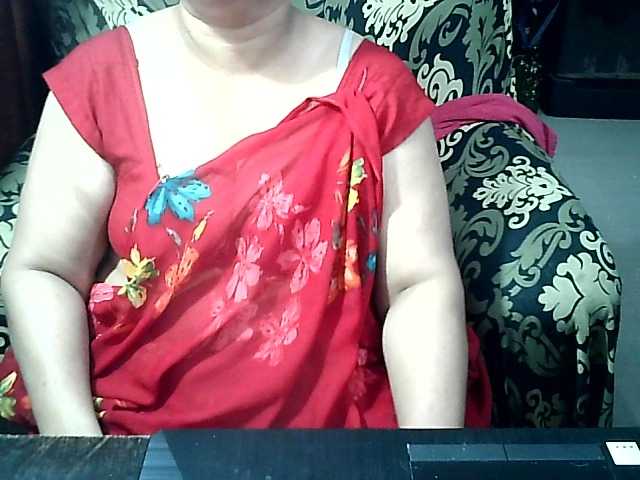Indianbhabhimilf40 live cam on BongaCams