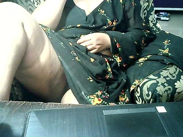Indianbhabhimilf40 live cam on BongaCams