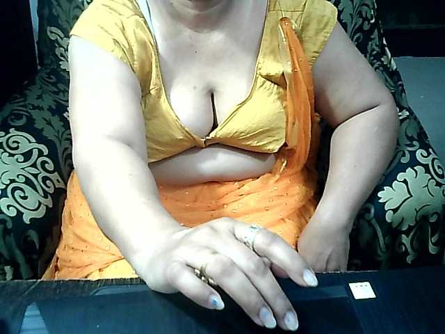 Indianbhabhimilf40 live cam on BongaCams