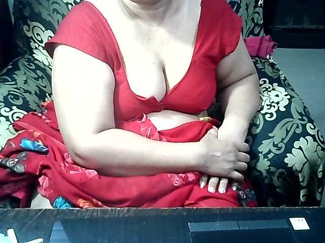 Indianbhabhimilf40 live cam on BongaCams