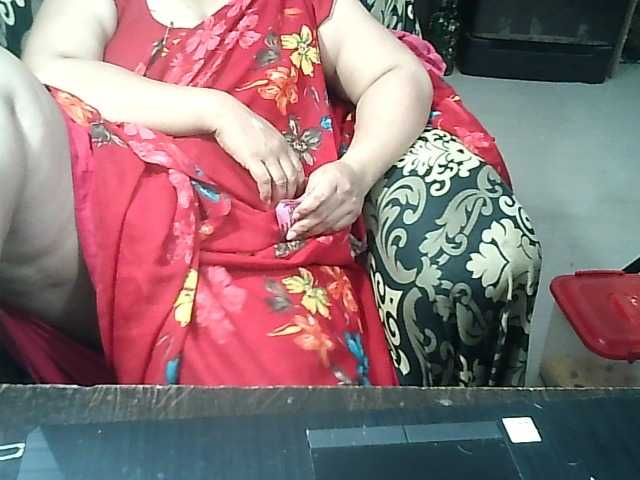 Indianbhabhimilf40 live webcam show