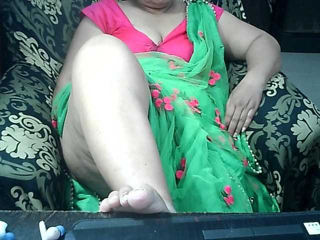 Indianbhabhimilf40 live cam on BongaCams
