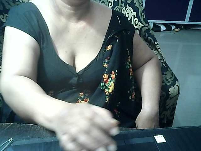 Indianbhabhimilf40 live cam preview