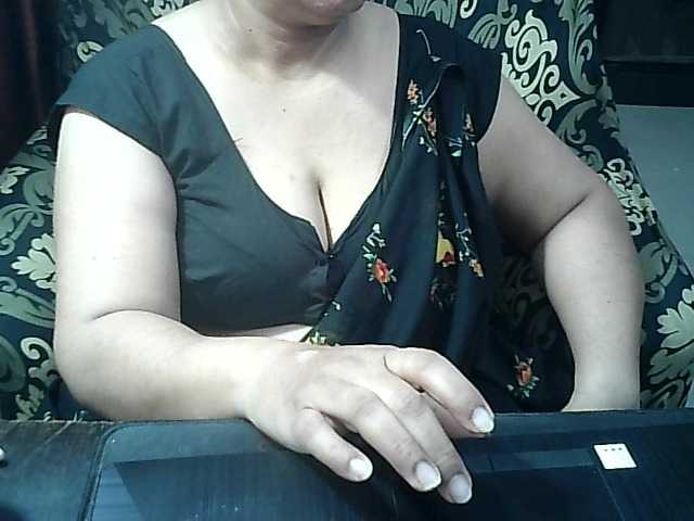 Indianbhabhimilf40 live cam on BongaCams