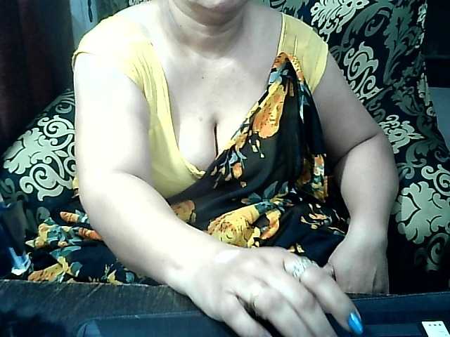 Indianbhabhimilf40 live cam on BongaCams