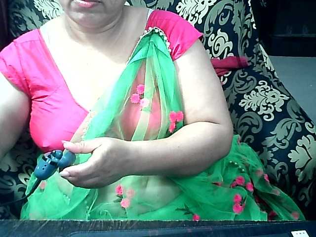 Indianbhabhimilf40 live cam on BongaCams