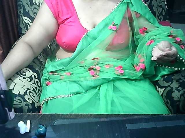Indianbhabhimilf40 live cam on BongaCams