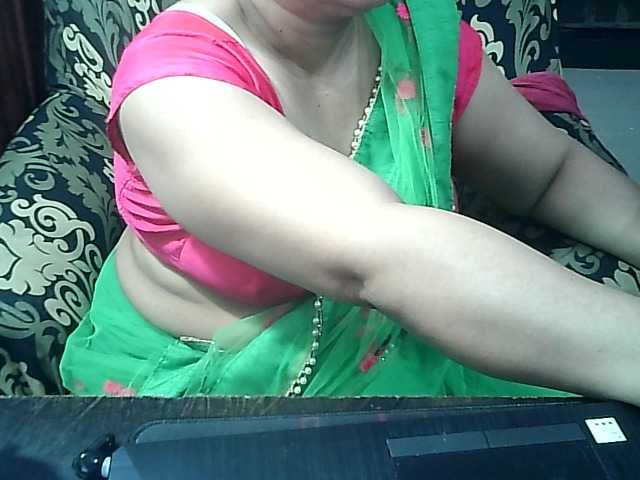 Indianbhabhimilf40 live cam on BongaCams