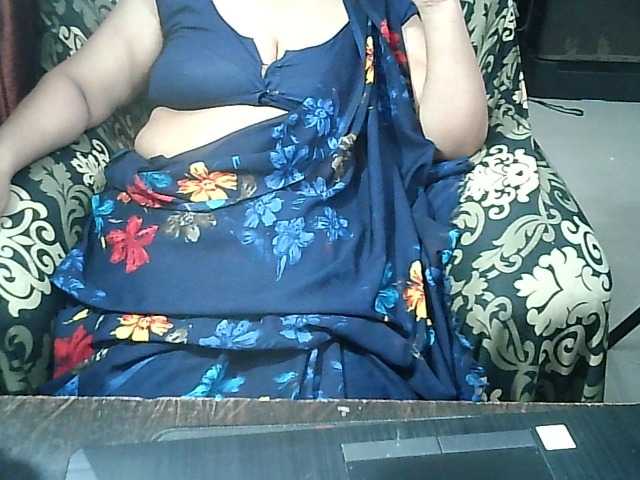 Indianbhabhimilf40 live cam on BongaCams