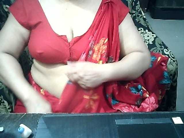 Indianbhabhimilf40 live cam on BongaCams