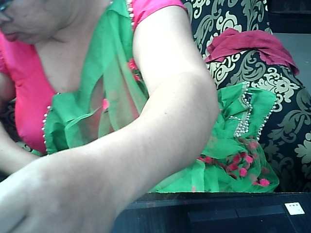 Indianbhabhimilf40 Live Cam su BongaCams