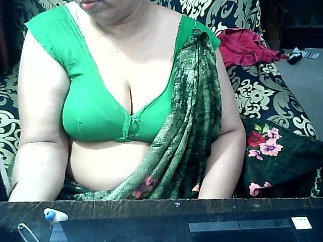 Indianbhabhimilf40 live cam on BongaCams