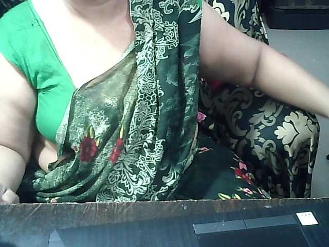 Indianbhabhimilf40 live webcam show