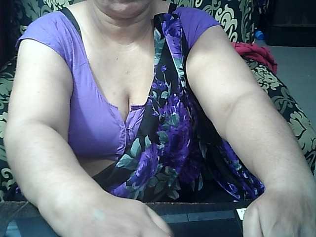 Indianbhabhimilf40 live cam preview