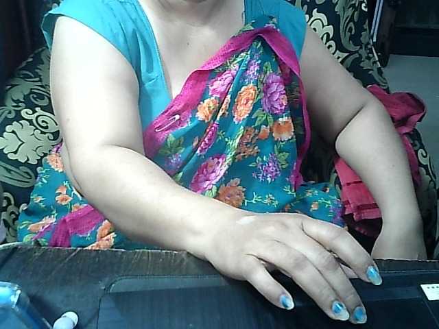 Indianbhabhimilf40 live cam on BongaCams