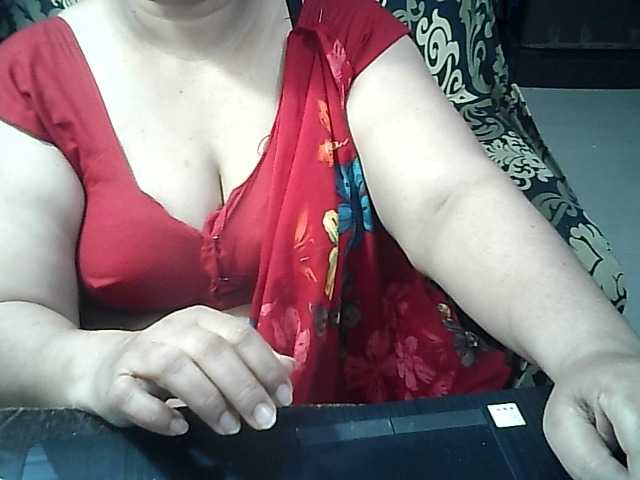 Indianbhabhimilf40 live cam on BongaCams