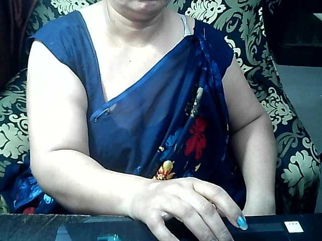 Indianbhabhimilf40 live cam on BongaCams