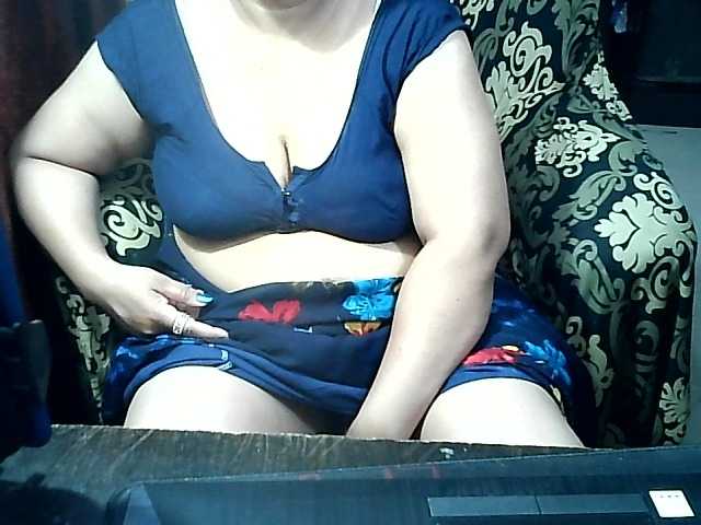 Indianbhabhimilf40 live cam on BongaCams