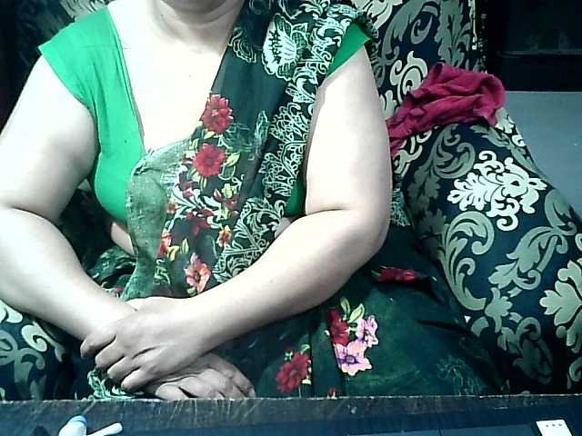 Indianbhabhimilf40 live webcam show