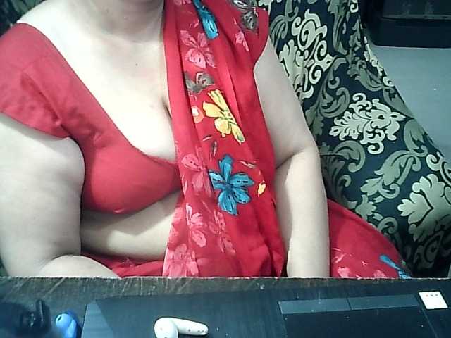 Indianbhabhimilf40 live cam on BongaCams