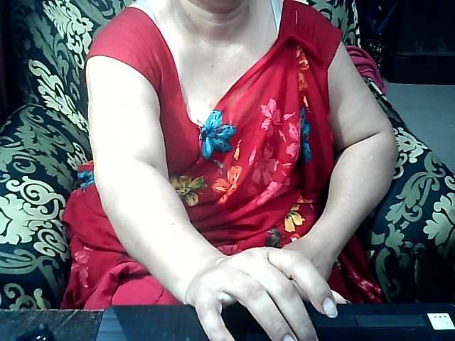 Indianbhabhimilf40 live cam on BongaCams