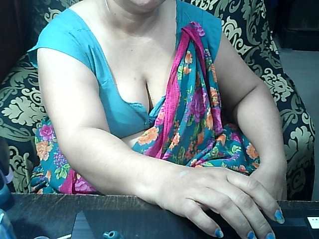 Indianbhabhimilf40 live cam on BongaCams
