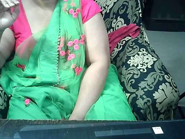 Indianbhabhimilf40 live cam on BongaCams
