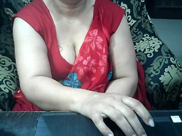 Indianbhabhimilf40 live cam on BongaCams