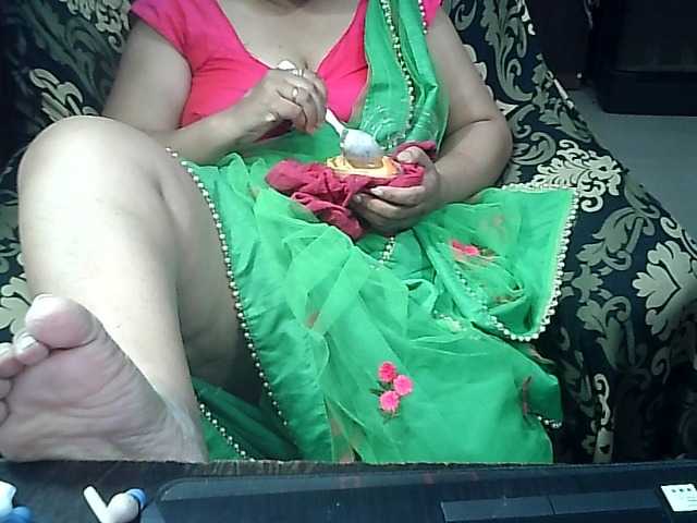 Indianbhabhimilf40 live cam on BongaCams