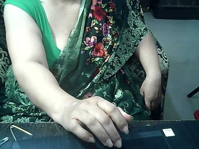 Indianbhabhimilf40 live webcam show
