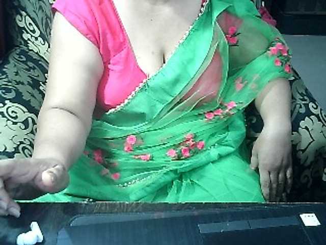 Indianbhabhimilf40 live cam on BongaCams