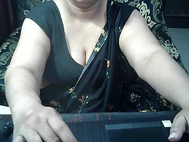 Indianbhabhimilf40 live cam on BongaCams