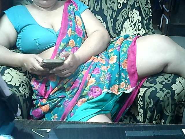 Indianbhabhimilf40 live cam on BongaCams