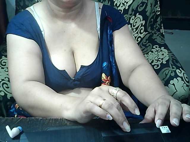 Indianbhabhimilf40 live cam on BongaCams