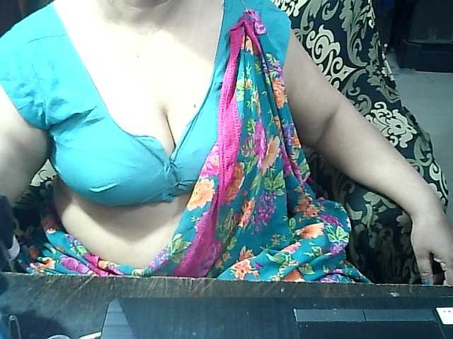 Indianbhabhimilf40 live cam on BongaCams