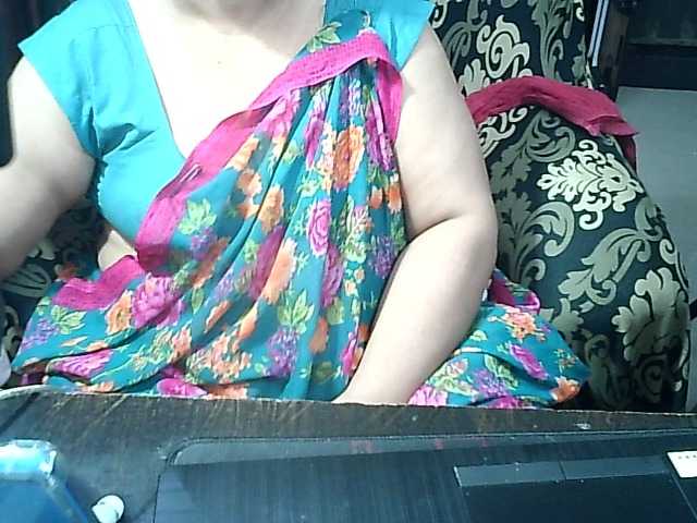 Indianbhabhimilf40 live cam on BongaCams