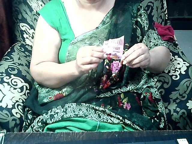Indianbhabhimilf40 live webcam show