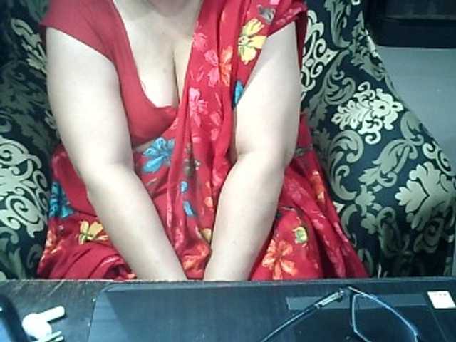 Indianbhabhimilf40 live cam on BongaCams