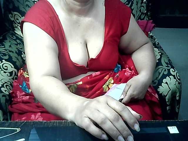 Indianbhabhimilf40 live cam on BongaCams