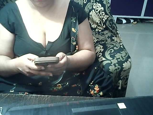 Indianbhabhimilf40 live cam on BongaCams