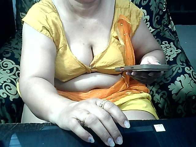 Indianbhabhimilf40 live cam on BongaCams