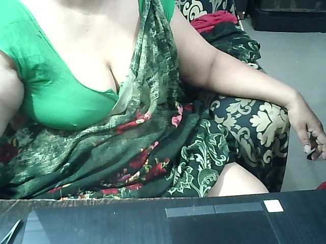 Indianbhabhimilf40 live webcam show