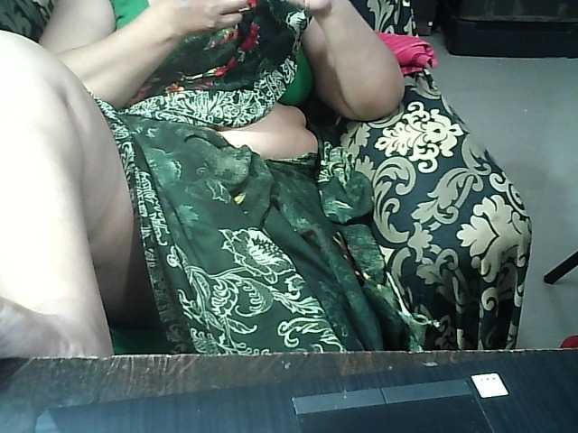 Indianbhabhimilf40 live webcam show