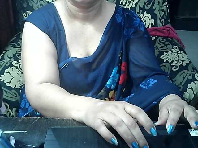 Indianbhabhimilf40 live cam on BongaCams