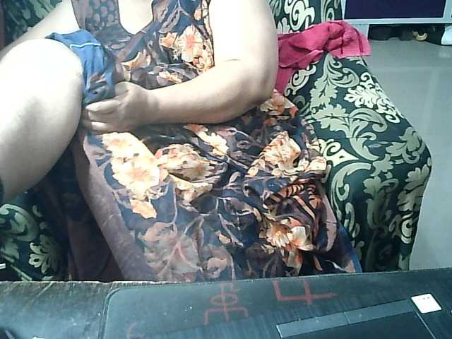 Indianbhabhimilf40 live cam on BongaCams