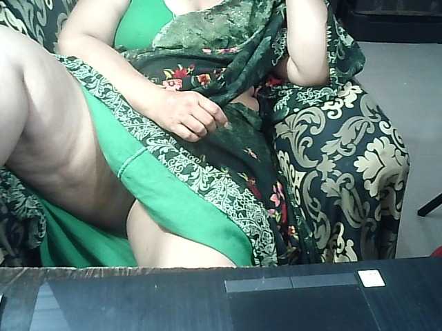 Indianbhabhimilf40 live webcam show