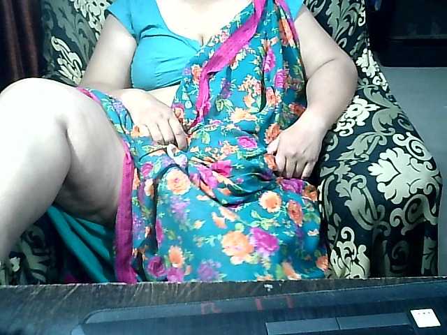 Indianbhabhimilf40 live cam