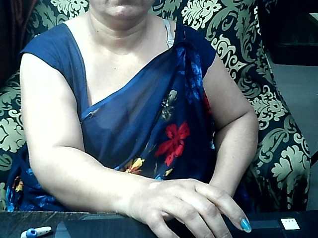 Indianbhabhimilf40 live cam on BongaCams
