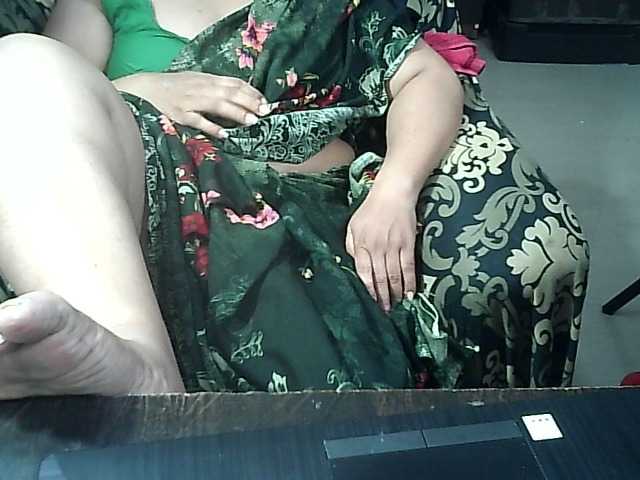 Indianbhabhimilf40 live webcam show